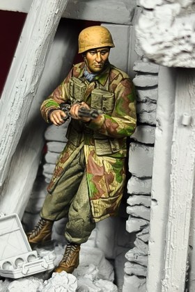 Fallshirmjager with FG42 - 1944